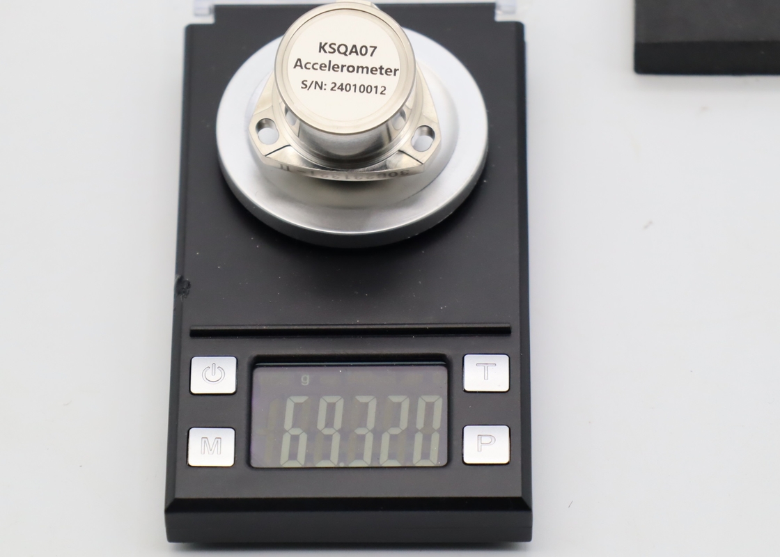 Παράγοντας κλίμακας 1.2 ~ 1.6mA/G Ανθεκτικός σε κραδασμούς αισθητήρας επιταχυντή για εφαρμογές ακριβείας