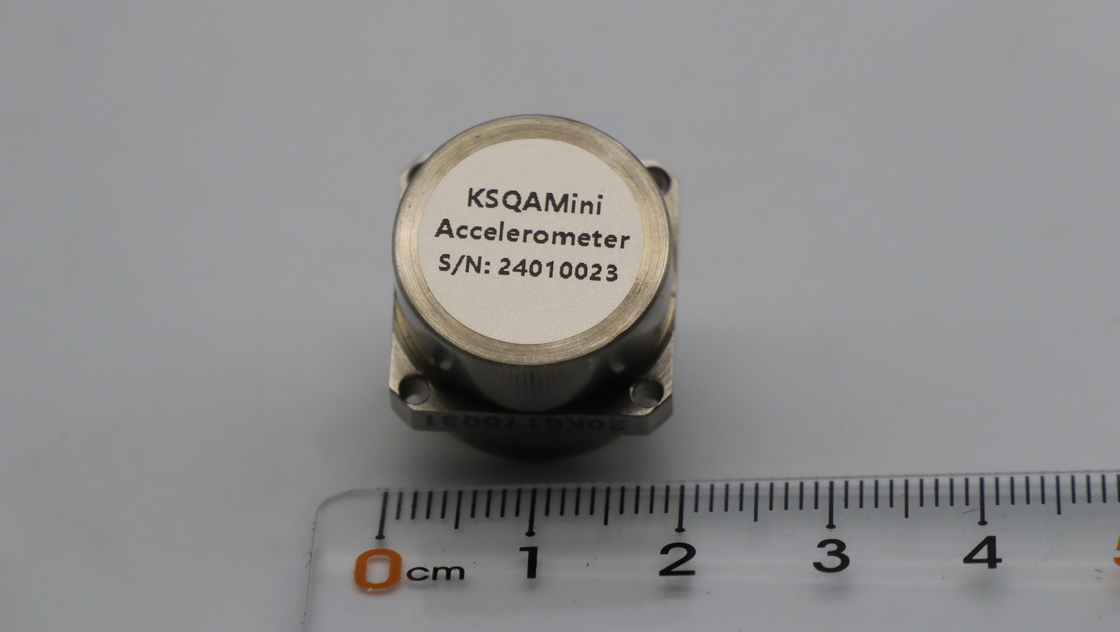 1000g Ανθεκτικό σε κραδασμούς επιταχυντή 2,3 ~ 3,5mA/g Παράγοντας κλίμακας -55°C+130°C Θερμοκρασία αποθήκευσης.