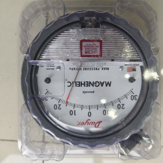 Μετρητής διαφορικής πίεσης Dwyer Magnehelic 2300-60PA με εύρος 60-0-60 Pa, ακρίβεια ±2% και περίβλημα IP67