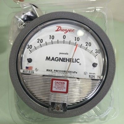 Μετρητής διαφορικής πίεσης Dwyer Magnehelic 2300-60PA με εύρος 60-0-60 Pa, ακρίβεια ±2% και περίβλημα IP67