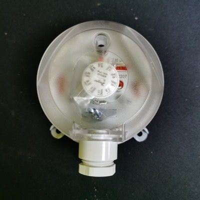 Διορθώσιμο διαχωριστικό διακόπτη πίεσης Dwyer ADPS-03-2-N με διακόπτη SPDT τύπου NEMA 13 περιβλήματος και διπλής κλίμακας βαθμονόμησης
