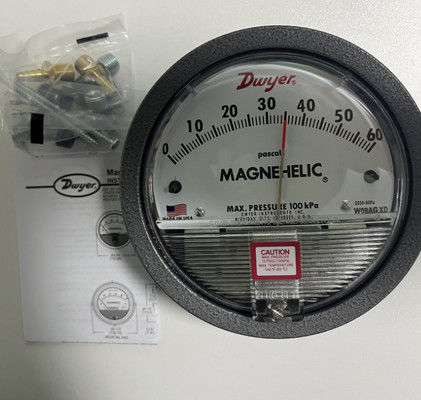 Δοκιμαστικό διαφορικό μετρητή πίεσης Dwyer σειράς 2000 με ακρίβεια ± 2% FS και μαγνητική κίνηση χωρίς τριβή για εφαρμογές 20-140 °F