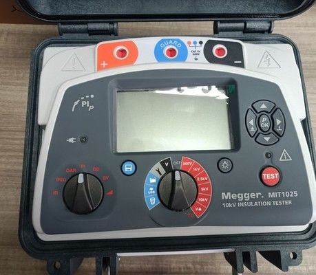 Μετρητής μόνωσης Megger MIT1025-UK με έξοδο, αντίσταση 20 Τεραόμς, τάση δοκιμής πολλαπλής εμβέλειας 10 kV