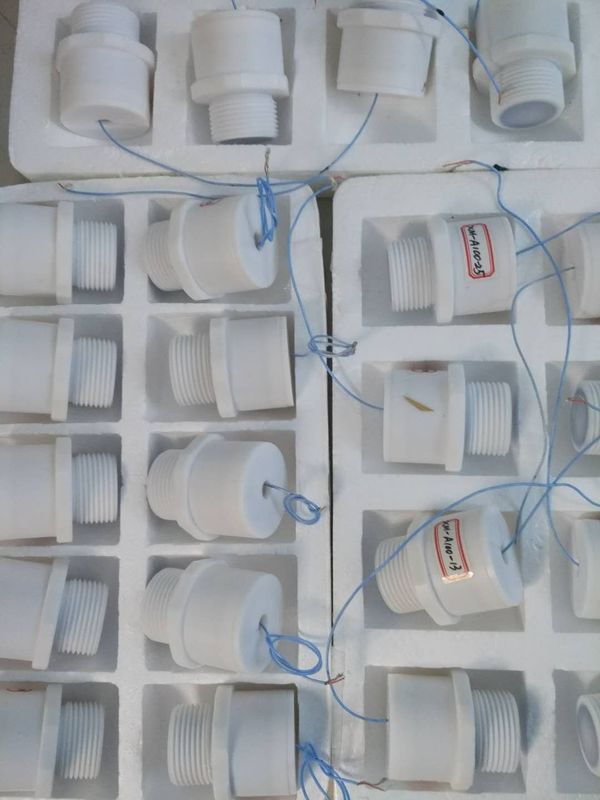 Αισθητήρας επιπέδου υπερήχων PTFE τροφίμων με χημική αντοχή και προστασία IP67 για τη μέτρηση επιπέδου υγρών